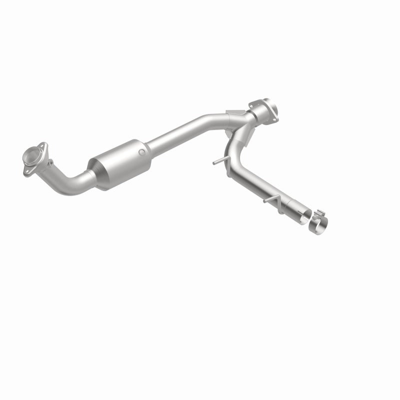 MagnaFlow Direct Fit Catalytic Converter 05-06 Lincoln Navigator 5.4L w/ 3in Main Piping - 52508