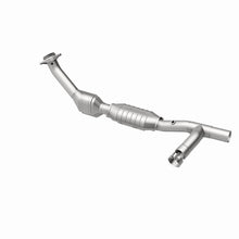 Load image into Gallery viewer, MagnaFlow Direct Fit Catalytic Converter 99-02 Expedition 5.4L 4wd - 93128