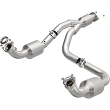 Load image into Gallery viewer, MagnaFlow 12-20 Chevrolet Express 4500 Underbody 6.0L Direct Fit Catalytic Converter - 280505
