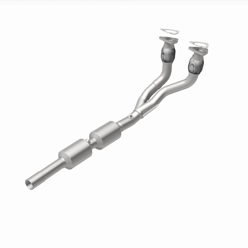 MagnaFlow Direct Fit Catalytic Converter 02-05 Golf 2.8L Underbody - 52289