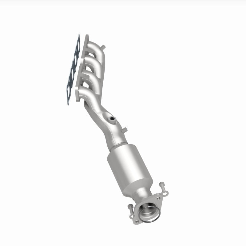 MagnaFlow Direct-Fit SS Catalytic Converter 04-06 Nissan Titan 5.6L V8 (California) - 4451501