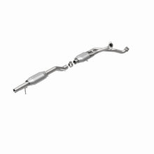 Load image into Gallery viewer, MagnaFlow DF Cat Conv 87-93 Ford Bronco 4.9L/87-95 F-150/F-250 (Non SD)/F-350 (Non SD) PU 4.9L (CA) - 334302