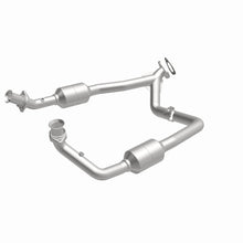 Load image into Gallery viewer, MagnaFlow 2003 Ford E-350 Super Duty 5.4L Direct Fit Converter - 4583378