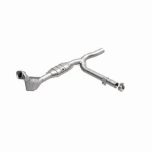 Load image into Gallery viewer, MagnaFlow Direct Fit Catalytic Converter 99-00 Ford F-150 4.6L - 447138
