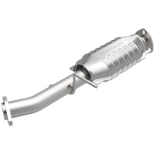 Load image into Gallery viewer, MagnaFlow Direct Fit Catalytic Converter 98-00 Kia Sportage - 50669