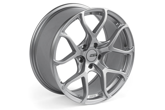 APR A01 Flow Formed 18x8.5 / 5x112 / ET45 / 66.5mm Bore / Hyper Silver Wheel - WHL00015