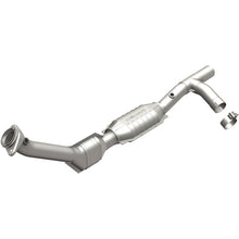 Load image into Gallery viewer, MagnaFlow Direct Fit Catalytic Converter 99-02 Expedition 5.4L 4wd - 93128