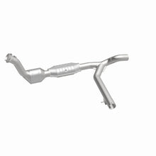 Load image into Gallery viewer, MagnaFlow Direct Fit Catalytic Converter 99-00 Ford Exped 4.6L - 447112