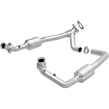 Load image into Gallery viewer, MagnaFlow Direct Fit Catalytic Converter 00-03 Ford E150 5.4L - 24307