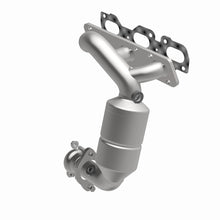 Load image into Gallery viewer, MagnaFlow Direct Fit Catalytic Converter 01-06 Escape 3.0 with oil - 24367