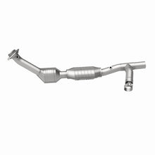 Load image into Gallery viewer, MagnaFlow Direct Fit Catalytic Converter 99-02 Expedition 5.4L 4wd - 93128