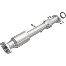 Load image into Gallery viewer, MagnaFlow Direct Fit Catalytic Converter 14-15 Toyota Highlander 3.5L - 52534