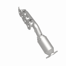 Load image into Gallery viewer, MagnaFlow Direct Fit Catalytic Converter 12-16 Hyundai Equus V8 5 OEM Manifold - 22-093