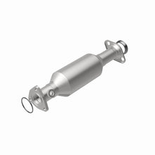 Load image into Gallery viewer, MagnaFlow Direct Fit Catalytic Converter 97-01 Honda CR-V 2.0L - 51329