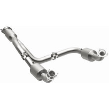 Load image into Gallery viewer, MagnaFlow 12-20 Chevrolet Express 4500 Underbody 6.0L Direct Fit Catalytic Converter - 280505