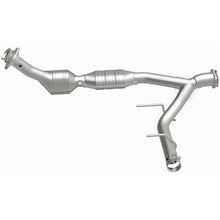 Load image into Gallery viewer, MagnaFlow Direct Fit Catalytic Converter 03-04 Ford Expedition 5.4L V8 Passenger Side - 24414