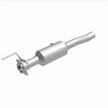 Load image into Gallery viewer, MagnaFlow 18-19 Ford F-450 Super Duty V10 6.8L Underbody Direct Fit Catalytic Converter - 280439