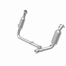 Load image into Gallery viewer, MagnaFlow Direct Fit Catalytic Converter RAM Pickup 2006 8 5.7L - 24491