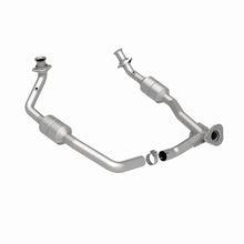 Load image into Gallery viewer, MagnaFlow Direct Fit Catalytic Converter 00-03 Ford E150 5.4L - 24307