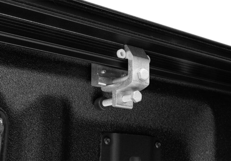 Retrax 22-26 Toyota Tundra CrewMax 5.5ft w/Deck Rail Sys (No Bed Box) RetraxPRO EZ-Off FRC-4000 - R-T-80861