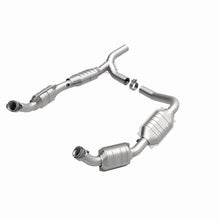 Load image into Gallery viewer, MagnaFlow Direct Fit Catalytic Converter 07-08 Ford E-150 4.6L - 51640