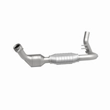 Load image into Gallery viewer, MagnaFlow Direct Fit Catalytic Converter 99-02 Expedition 5.4L 4wd - 93127