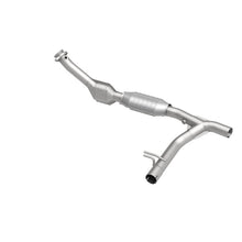 Load image into Gallery viewer, MagnaFlow Direct Fit Catalytic Converter 99-00 Ford Trucks 5.4L - 447116