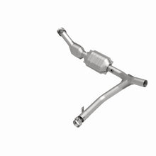 Load image into Gallery viewer, MagnaFlow Direct Fit Catalytic Converter 01 Ford Trucks 5.4L - 447126