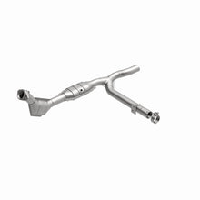 Load image into Gallery viewer, MagnaFlow Direct Fit Catalytic Converter 99-00 Ford F-150 4.6L - 447136