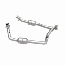 Load image into Gallery viewer, MagnaFlow Direct Fit Catalytic Converter 00-03 Ford E150 5.4L - 51378