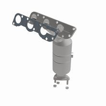Load image into Gallery viewer, MagnaFlow Direct Fit Catalytic Converter 04-05 Suz Verona2.5 Manifold Front - 50911