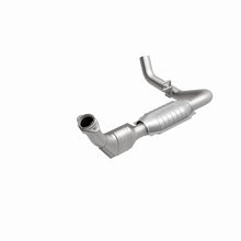 Load image into Gallery viewer, MagnaFlow Direct Fit Catalytic Converter 99-02 Expedition 5.4L 4wd - 93127