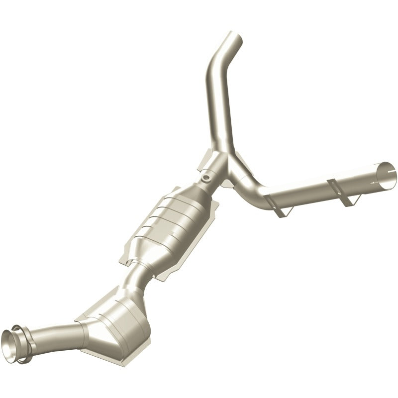 MagnaFlow Direct Fit Catalytic Converter 97-98 Ford F-150 4.6L - 447140