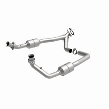 Load image into Gallery viewer, MagnaFlow Direct Fit Catalytic Converter 00-03 Ford E150 5.4L - 51378