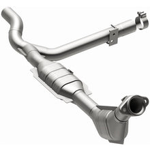 Load image into Gallery viewer, MagnaFlow Direct Fit Catalytic Converter 99-00 Ford F-150 4.6L - 447138
