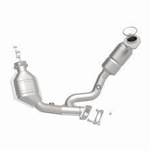 Load image into Gallery viewer, MagnaFlow Direct Fit Catalytic Converter 00-03 Ford Taurus 3.0L fron - 444226