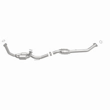 Load image into Gallery viewer, MagnaFlow 98-00 Sienna V6 3 OEM Underbody Direct Fit Converter - 52457