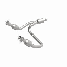 Load image into Gallery viewer, MagnaFlow 14-15 Chevrolet Silverado 1500 Underbody 4.3L / 5.3L Direct-Fit Catalytic Converter - 280424