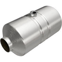 Load image into Gallery viewer, MagnaFlow 2.00in. Mid-Bed O2 CA Universal Converter - 4481355