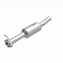 Load image into Gallery viewer, MagnaFlow 09-10 Ford F-550 Super Duty V10 6.8L Rear Underbody Direct Fit Catalytic Converter - 280434