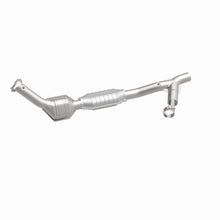 Load image into Gallery viewer, MagnaFlow Direct Fit Catalytic Converter 98 Ford Expedition 5.4L - 23322