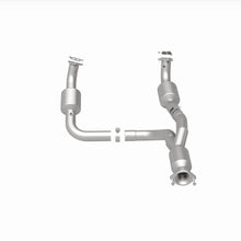Load image into Gallery viewer, MagnaFlow 12-20 Chevrolet Express 4500 Underbody 6.0L Direct Fit Catalytic Converter - 280505
