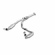 Load image into Gallery viewer, MagnaFlow Direct Fit Catalytic Converter 2002 Chevy E 1500 Van 4.3L - 51510
