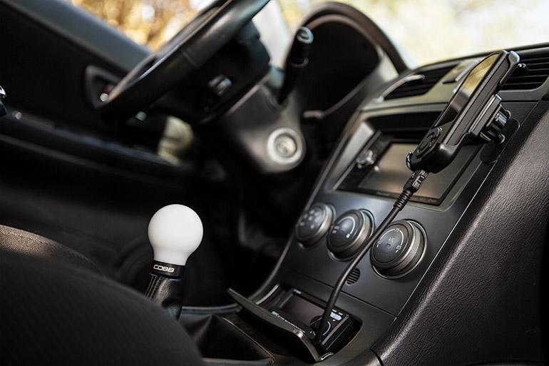 Cobb Subaru 5-Speed COBB Knob - White Knob w/ Stealth Black - 211350-W-BK