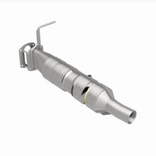 Load image into Gallery viewer, MagnaFlow 09-17 Ford F53 V10 6.8L Underbody Direct Fit Catalytic Converter - 280436