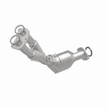 Load image into Gallery viewer, MagnaFlow Direct Fit Catalytic Converter 01-04 Tacoma 2.7L front 49S - 23755