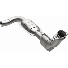 Load image into Gallery viewer, MagnaFlow Direct Fit Catalytic Converter 99-00 Ford F-150 4.6L - 447135