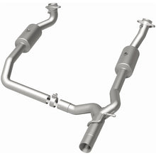 Load image into Gallery viewer, MagnaFlow 09-13 Ford E-350 Super Duty V10 6.8 OEM Underbody Direct Fit Catalytic Converter - 21-599