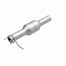 Load image into Gallery viewer, MagnaFlow Direct Fit Catalytic Converter 03-05 Ford F250/350 SD 6.0 - 60511