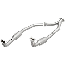 Load image into Gallery viewer, MagnaFlow Direct Fit Catalytic Converter OEM 2003 Land Rover Discovery Underbody - 4551028